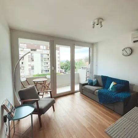 City Chic Trnovo Hideaway For 5, Family Friendly Apartment